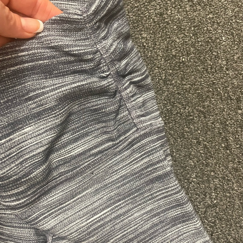 🖤Lululemon  Align Cropped Dark Grey High-Waisted Performance size 4 Looks new - Picture 11 of 11